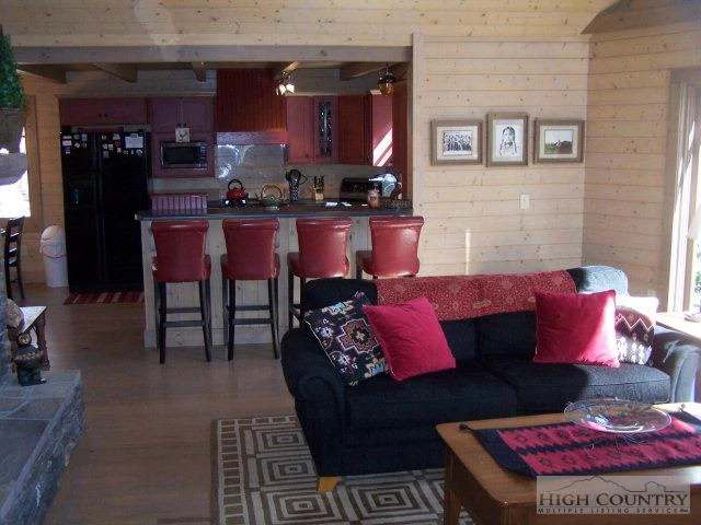 Image number 9 for the current listing