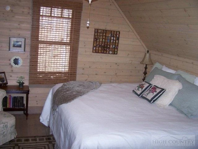 Image number 5 for the current listing