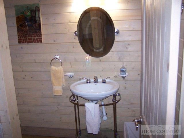 Image number 3 for the current listing