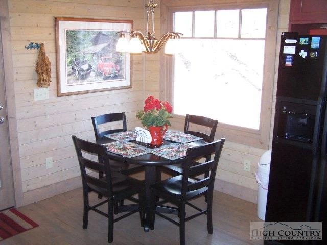 Image number 20 for the current listing