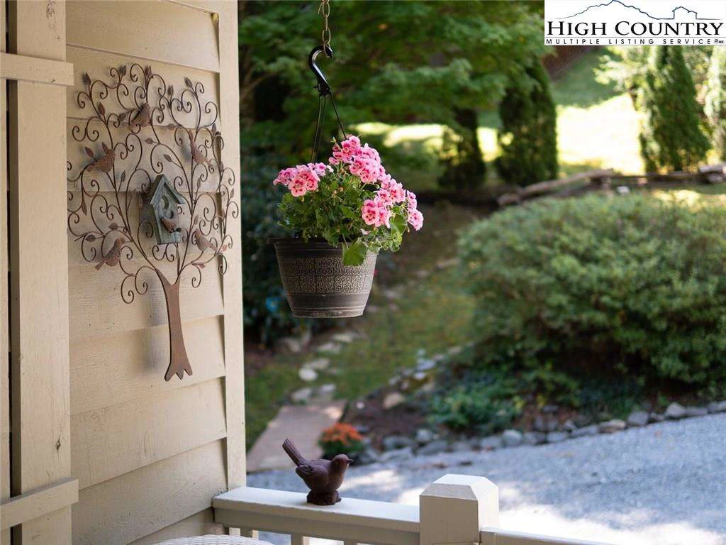 Image number 10 for the current listing