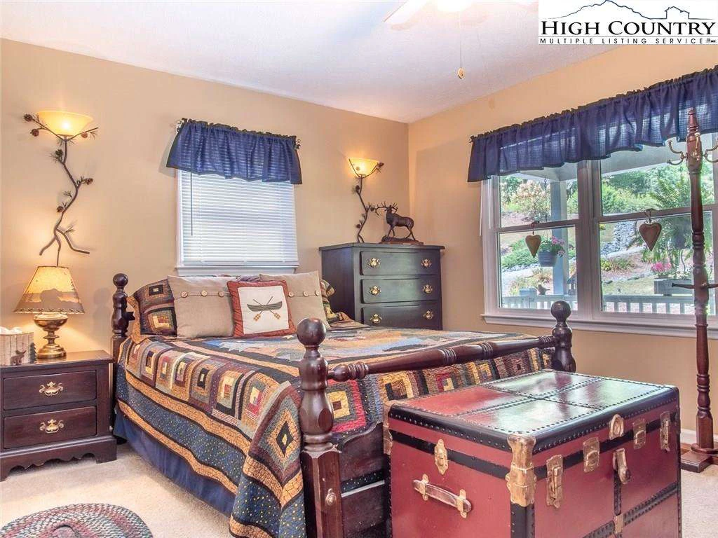 Image number 21 for the current listing