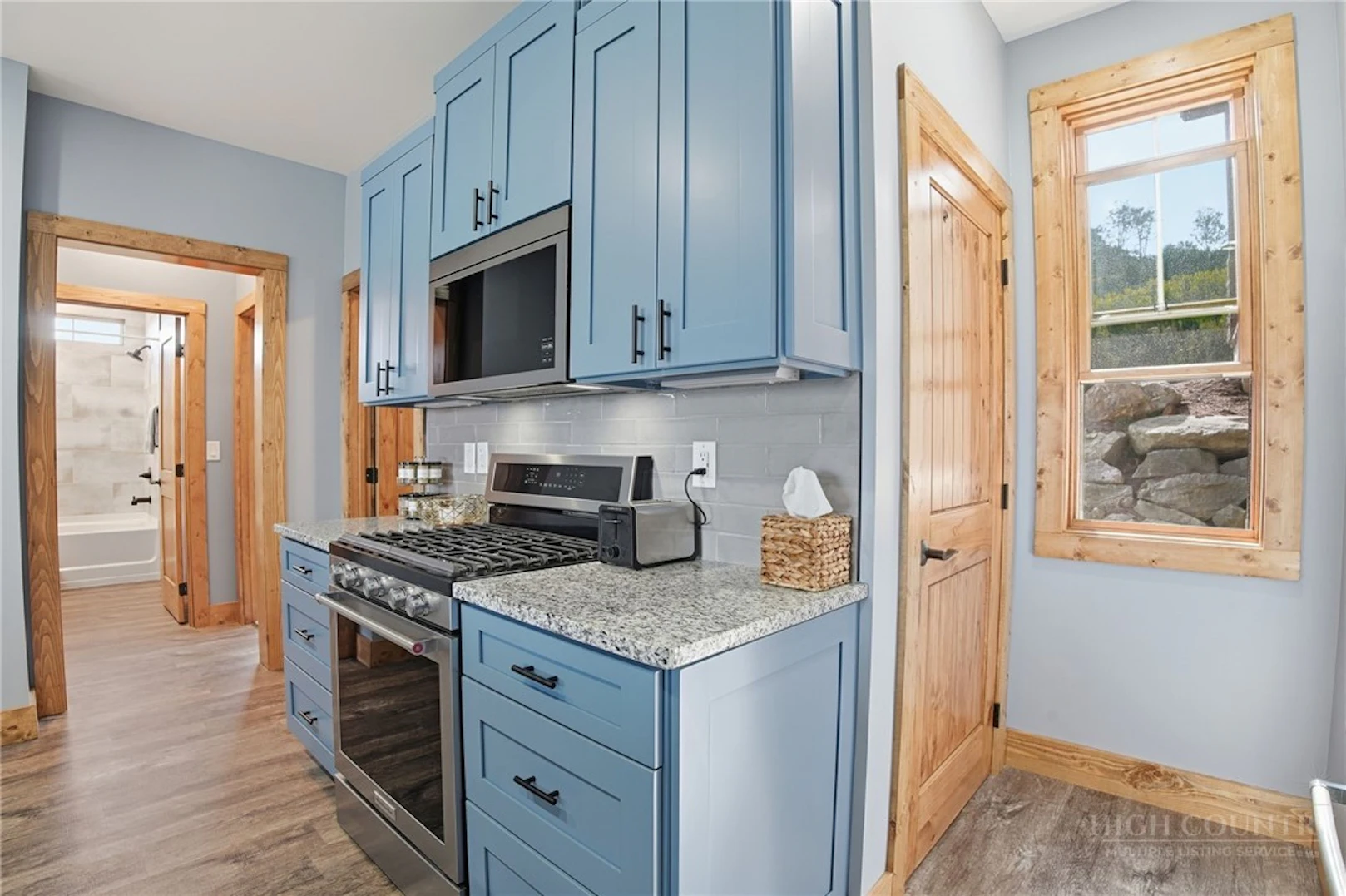 Image number 14 for the current listing