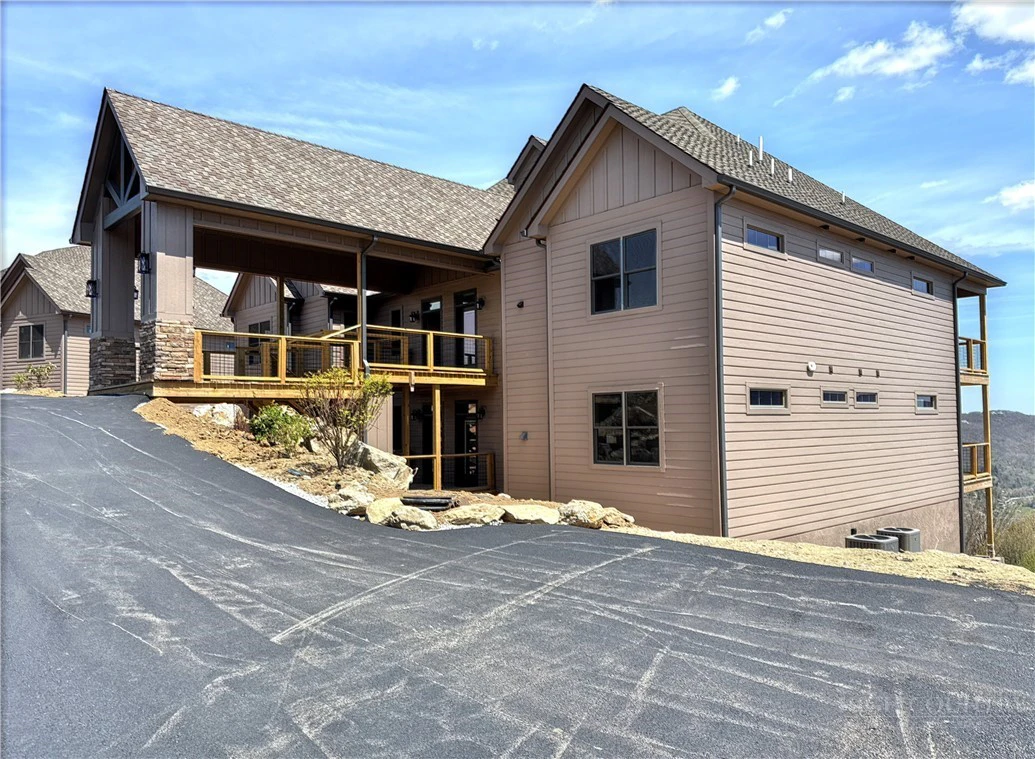 Image number 1 for the current listing