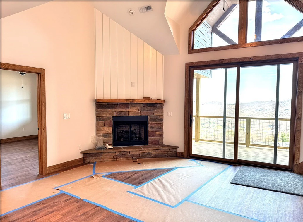Image number 16 for the current listing