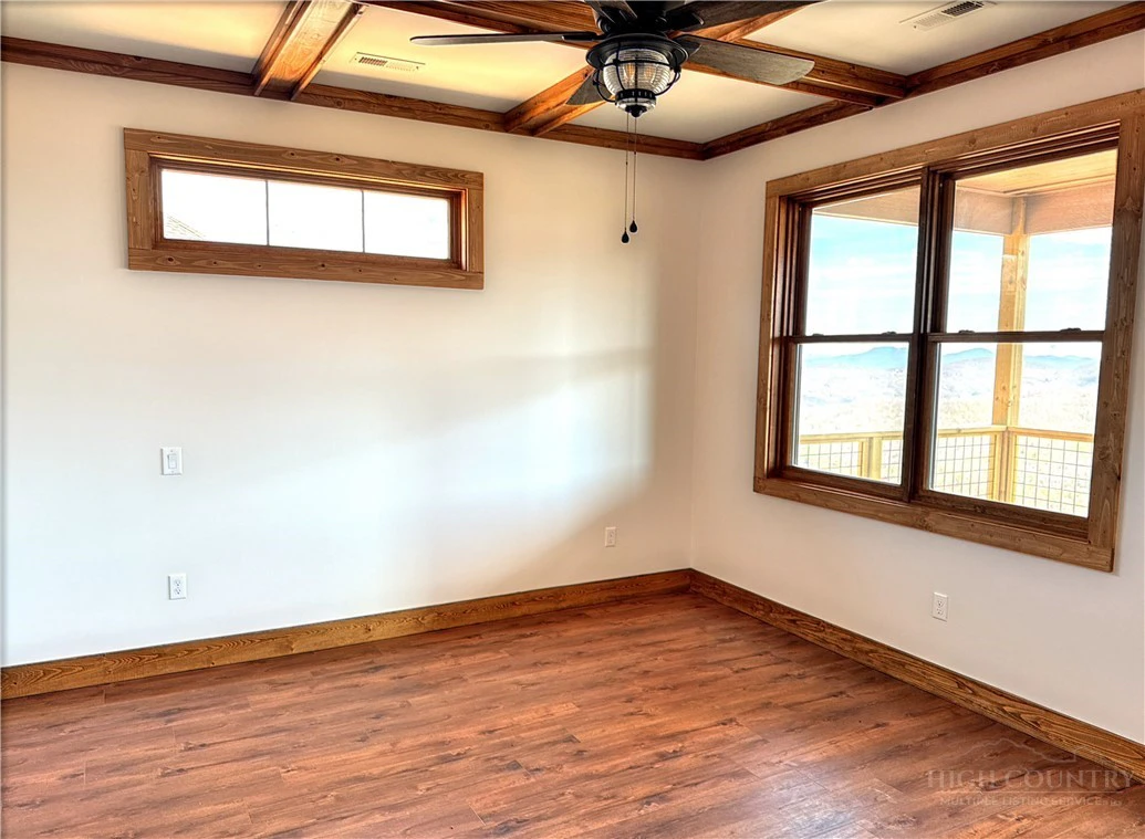 Image number 11 for the current listing