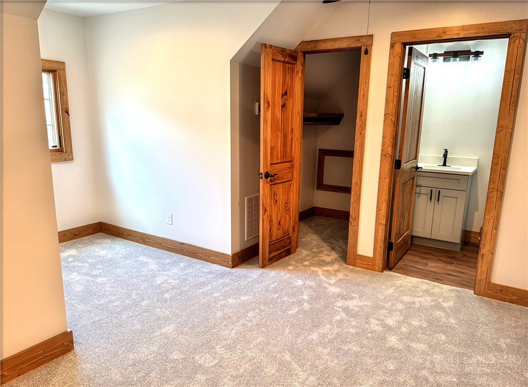 Image number 8 for the current listing