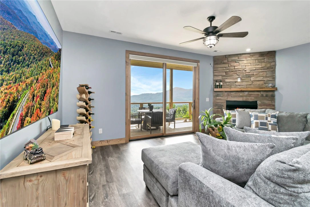 Image number 5 for the current listing