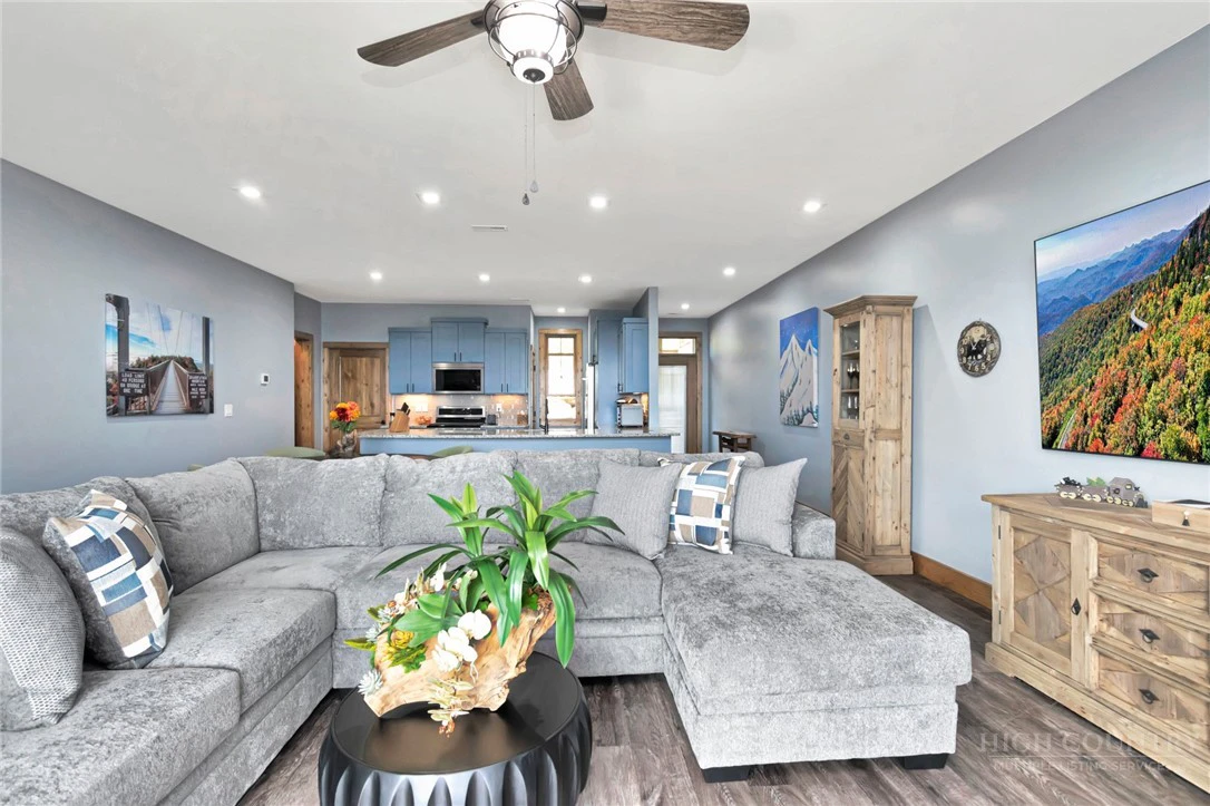 Image number 7 for the current listing