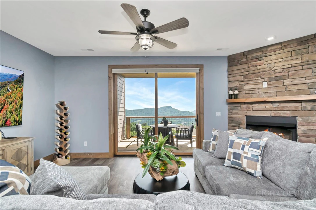 Image number 12 for the current listing