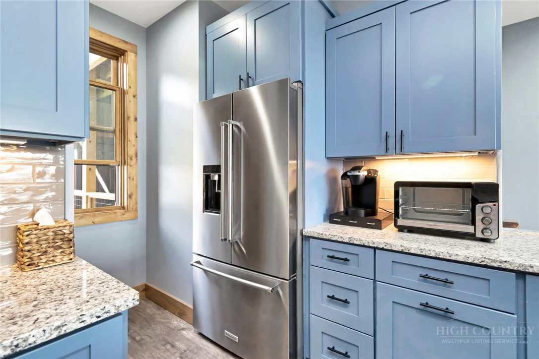 Image number 20 for the current listing