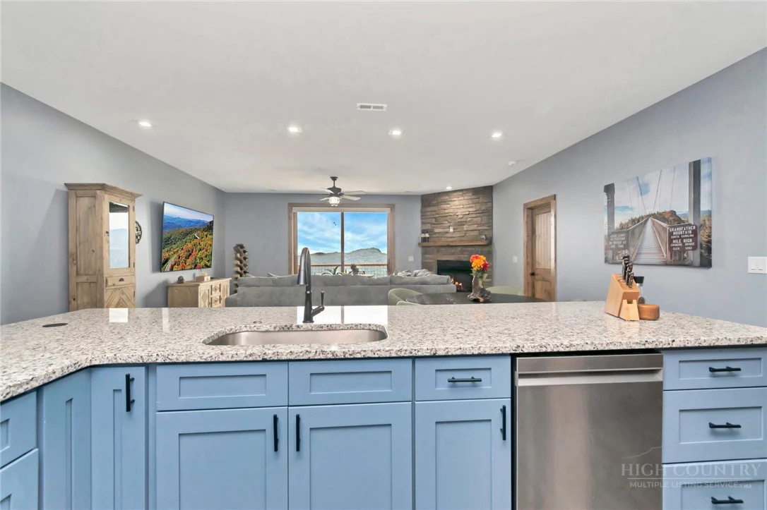 Image number 21 for the current listing