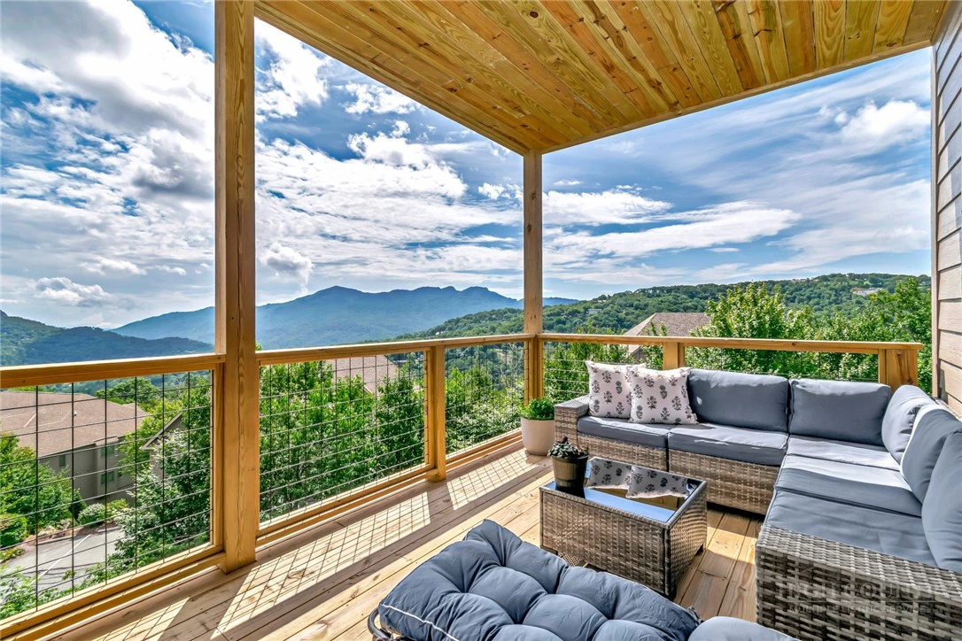 Image number 1 for the current listing