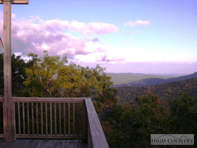 Image number 19 for the current listing