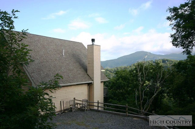 Image number 2 for the current listing