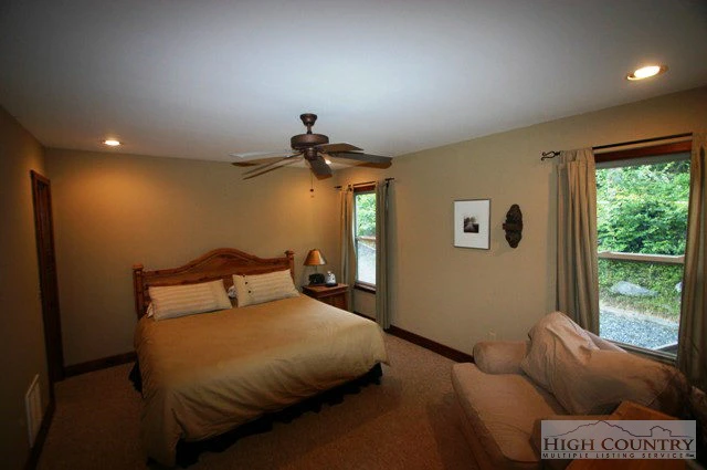Image number 14 for the current listing