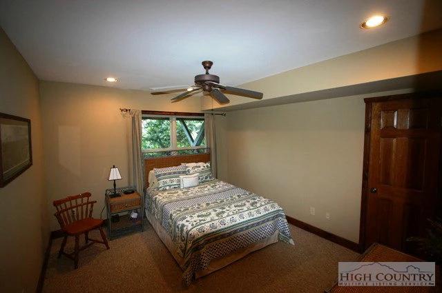 Image number 11 for the current listing