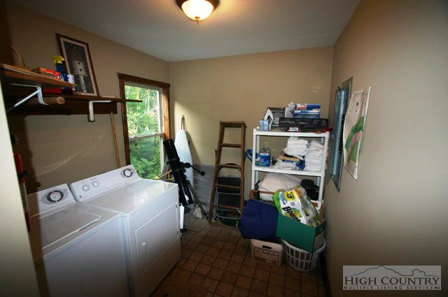 Image number 10 for the current listing