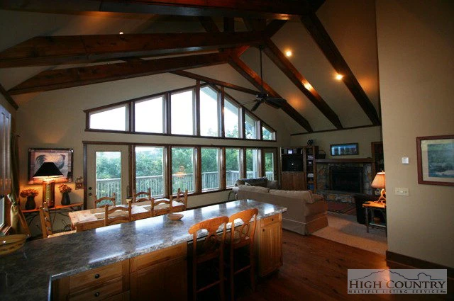 Image number 9 for the current listing