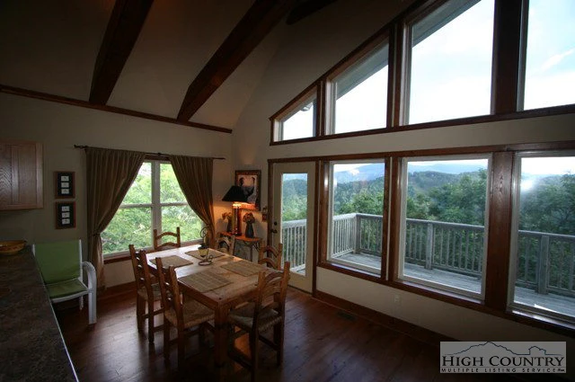 Image number 4 for the current listing