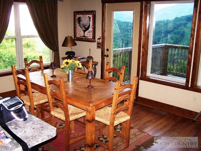 Image number 3 for the current listing