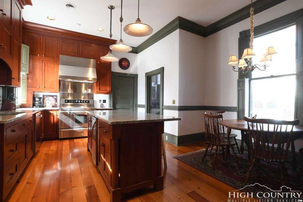 Image number 3 for the current listing