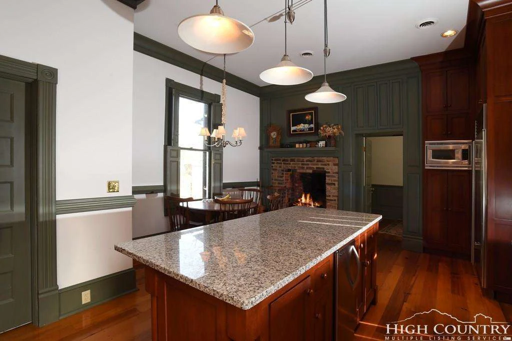 Image number 5 for the current listing
