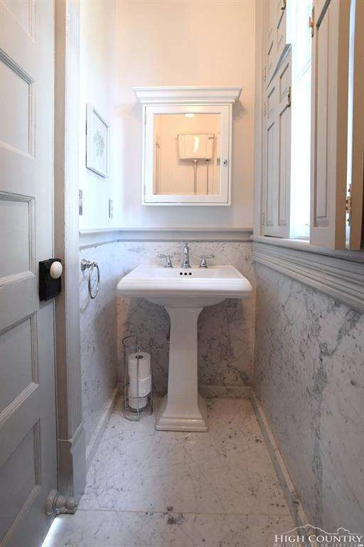 Image number 6 for the current listing