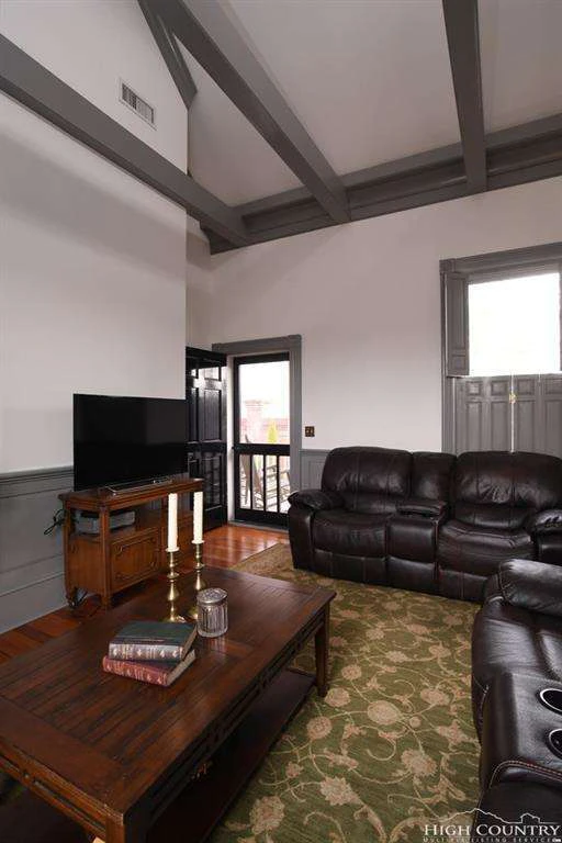 Image number 12 for the current listing