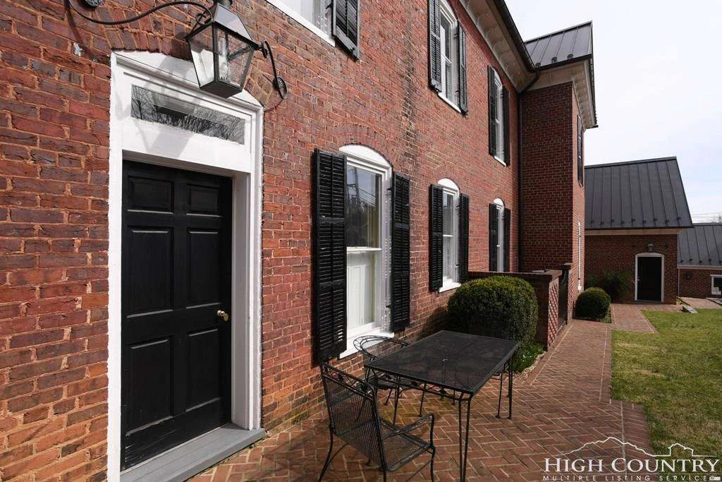 Image number 30 for the current listing