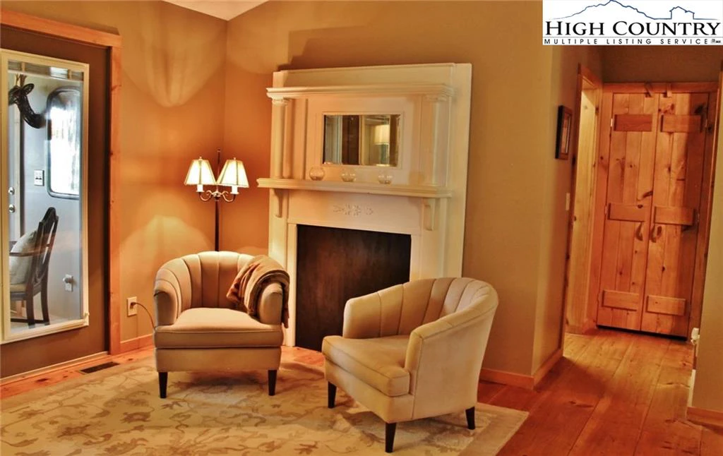 Image number 2 for the current listing