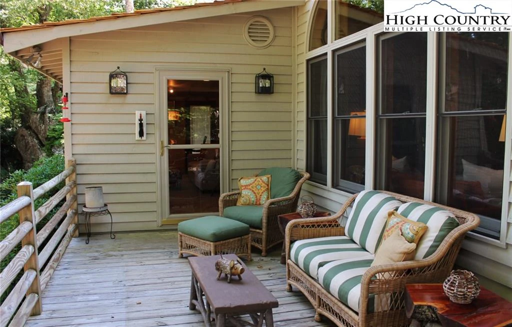 Image number 13 for the current listing