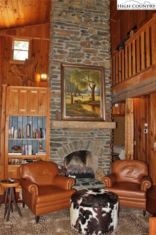 Image number 19 for the current listing
