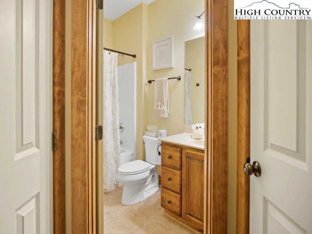 Image number 3 for the current listing