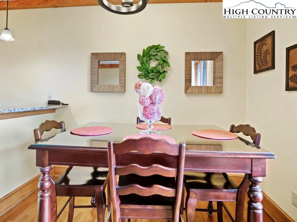 Image number 21 for the current listing