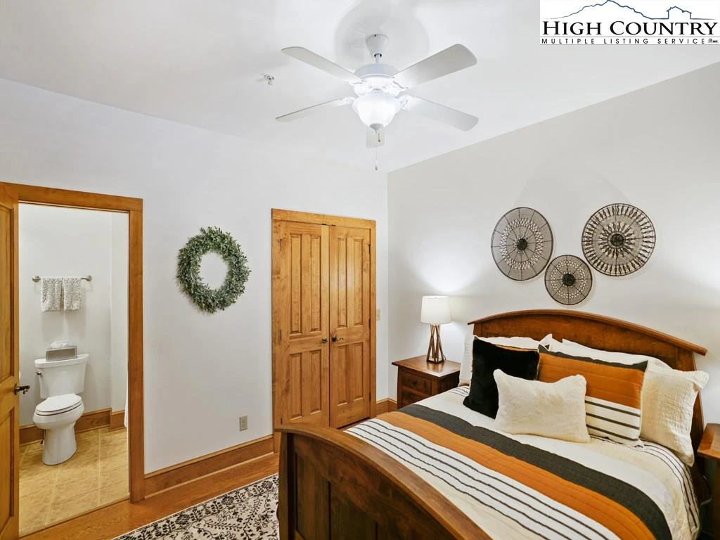 Image number 19 for the current listing