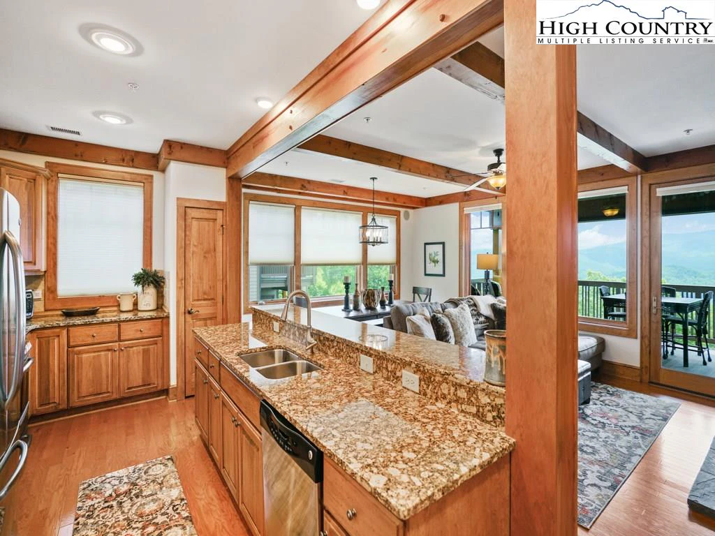 Image number 16 for the current listing