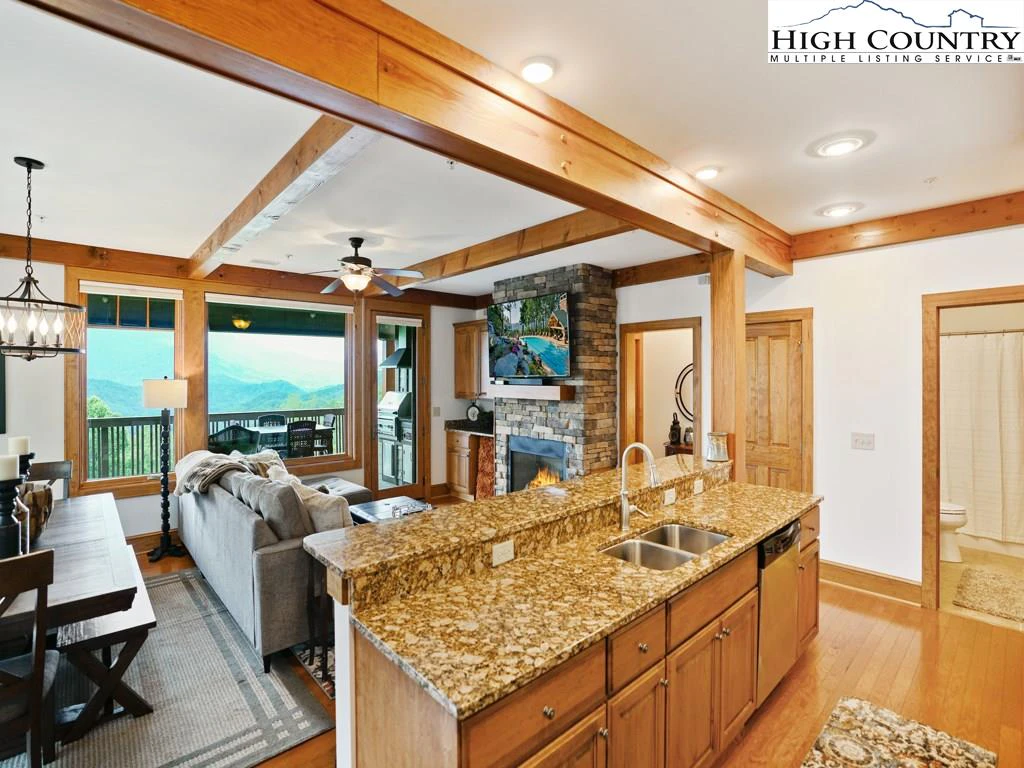 Image number 14 for the current listing