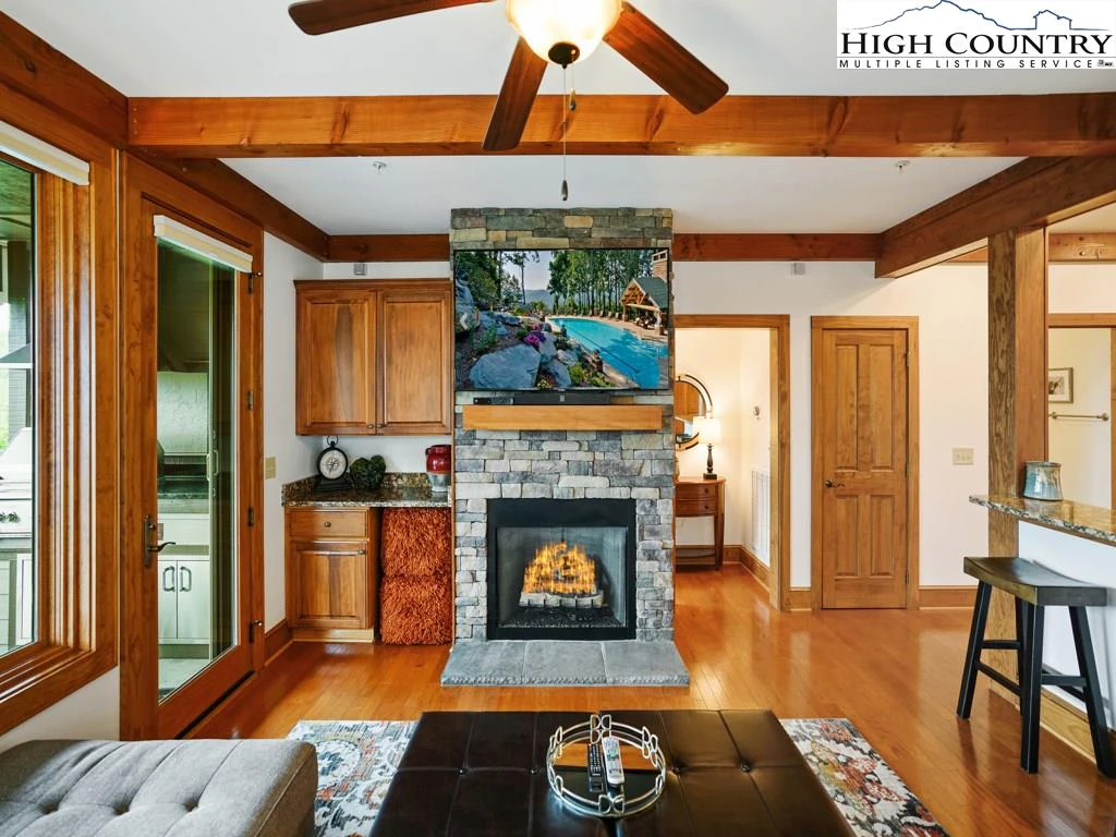 Image number 12 for the current listing