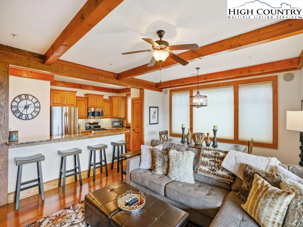 Image number 11 for the current listing