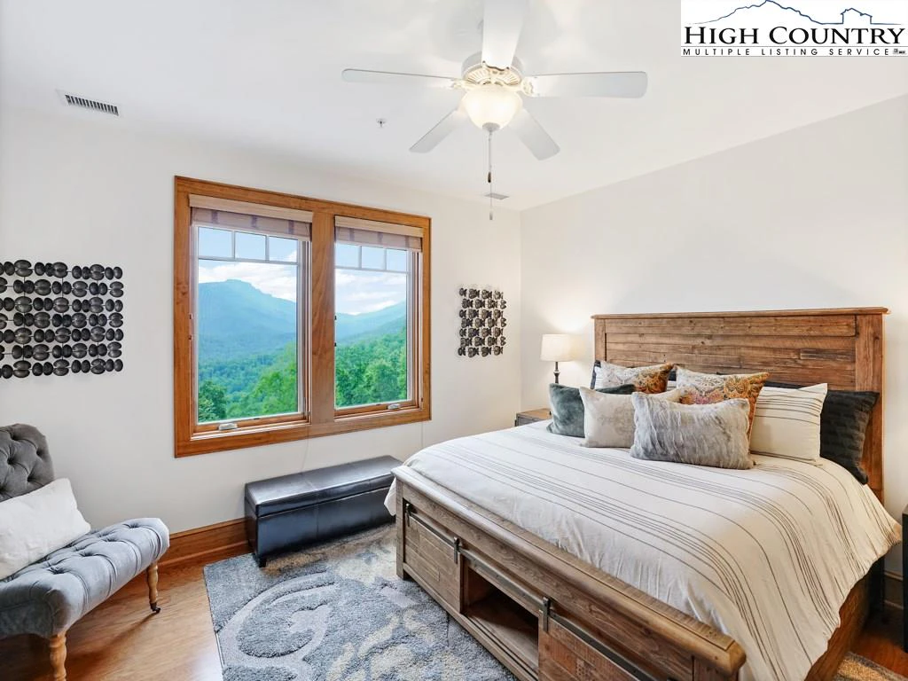 Image number 7 for the current listing