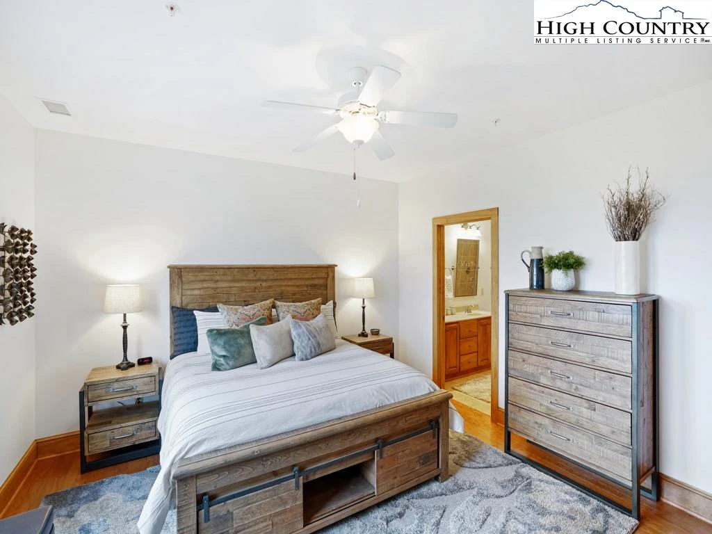 Image number 6 for the current listing