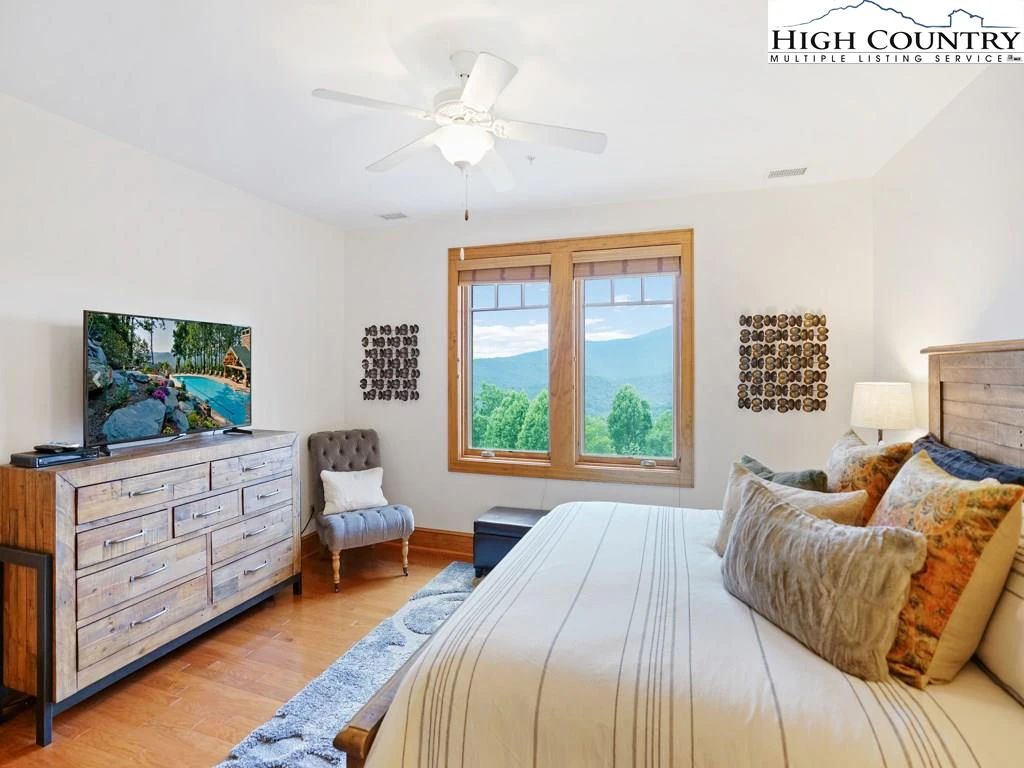 Image number 5 for the current listing