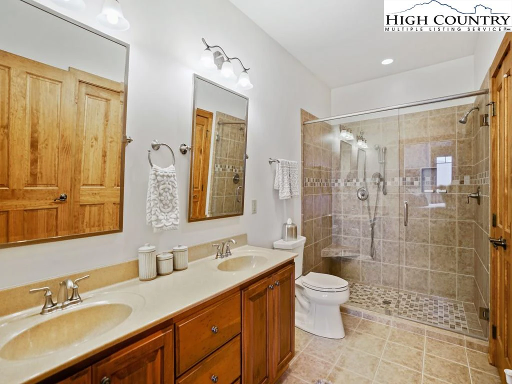 Image number 4 for the current listing