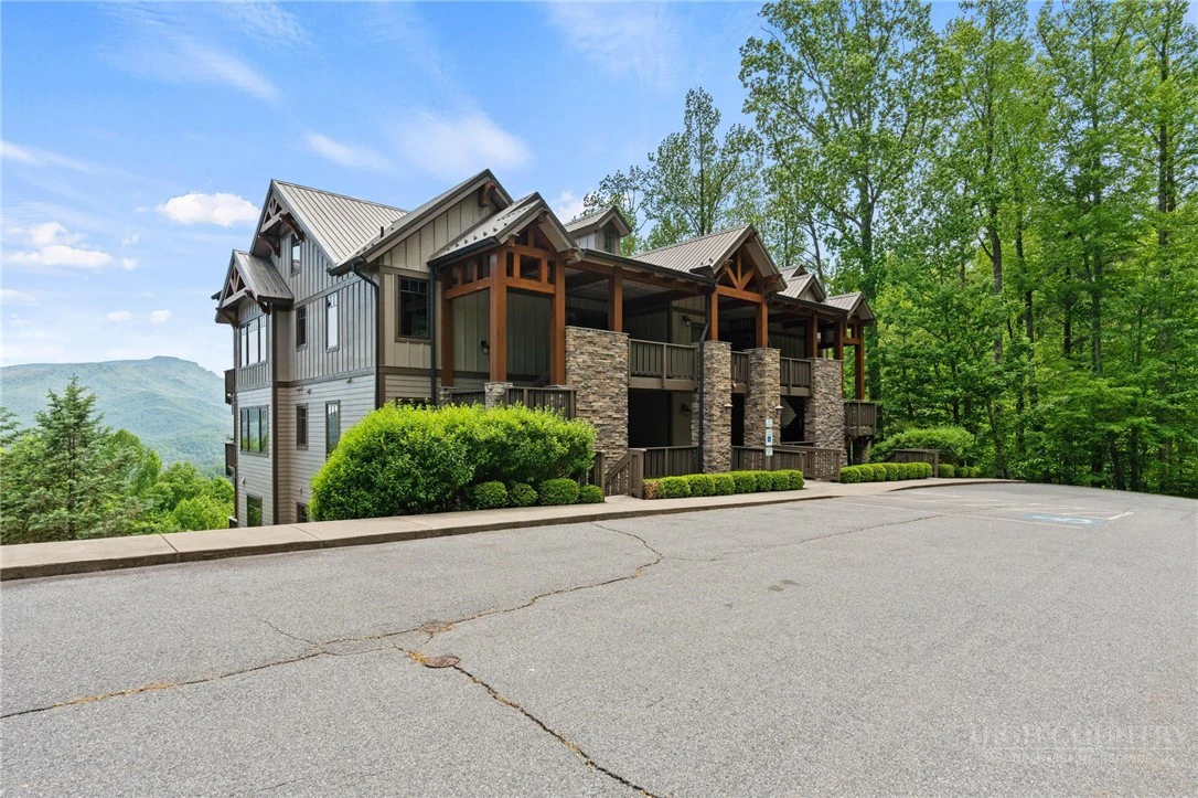 Image number 3 for the current listing