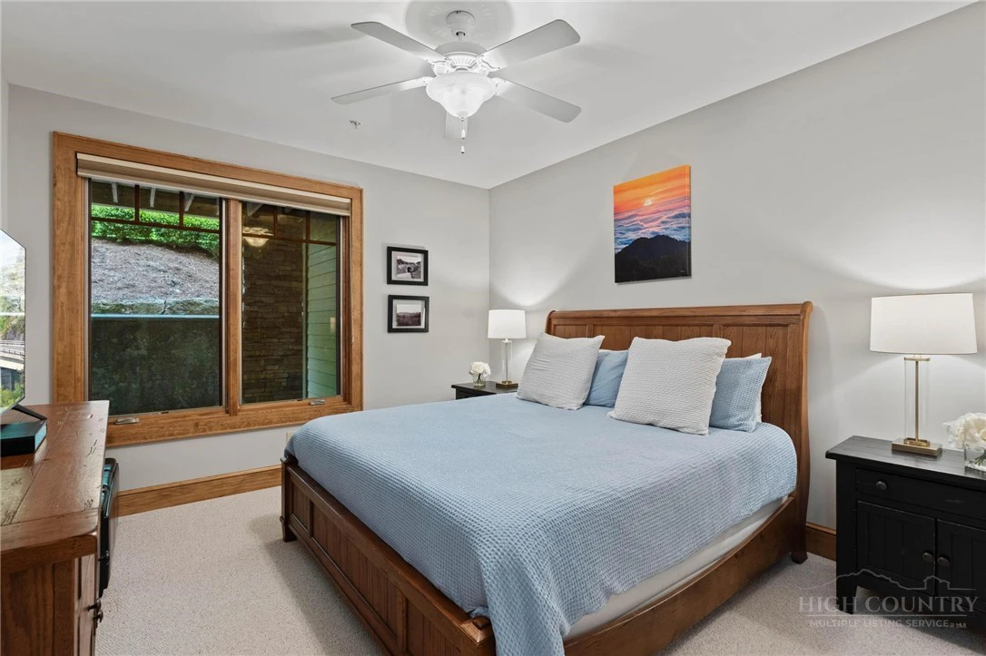 Image number 20 for the current listing