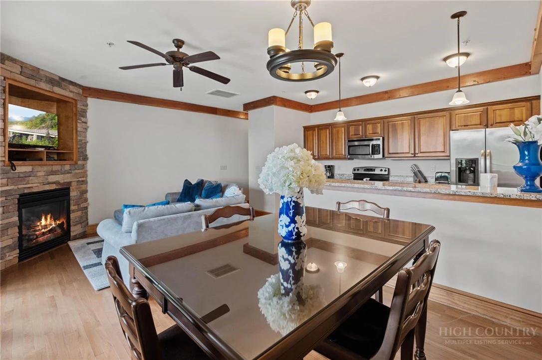Image number 11 for the current listing