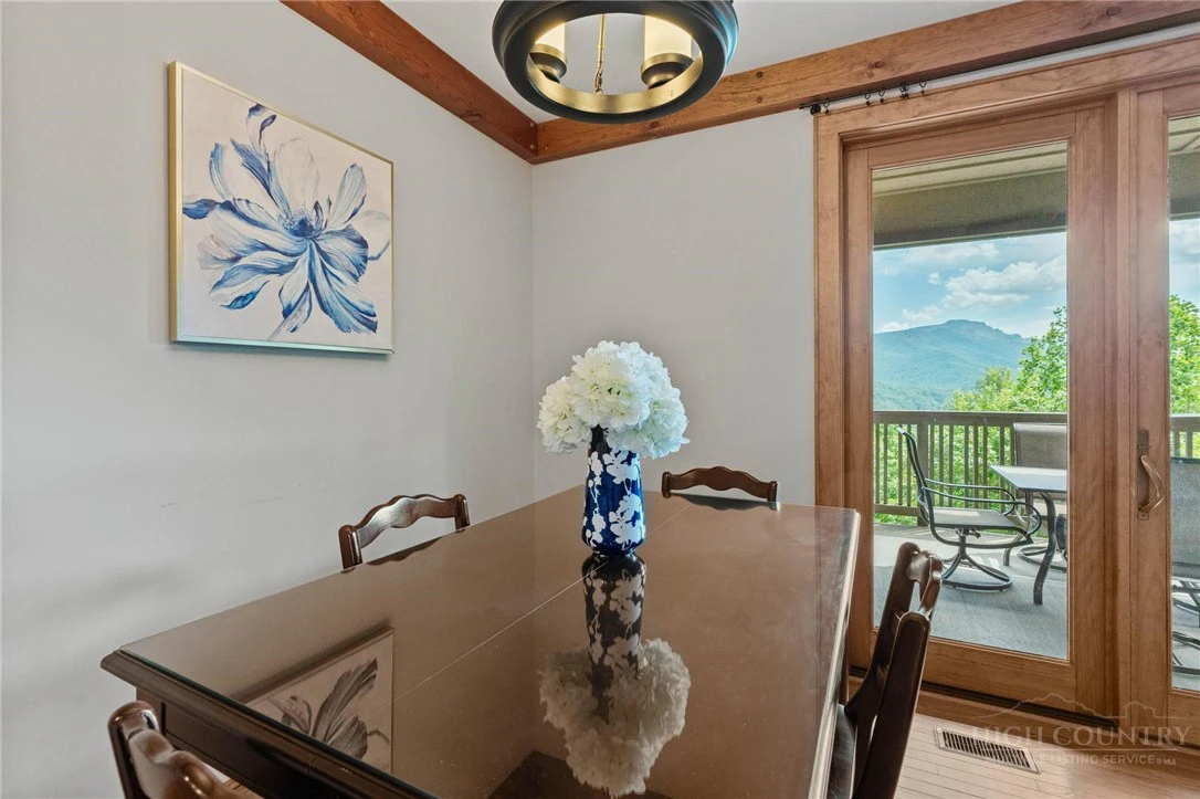 Image number 13 for the current listing