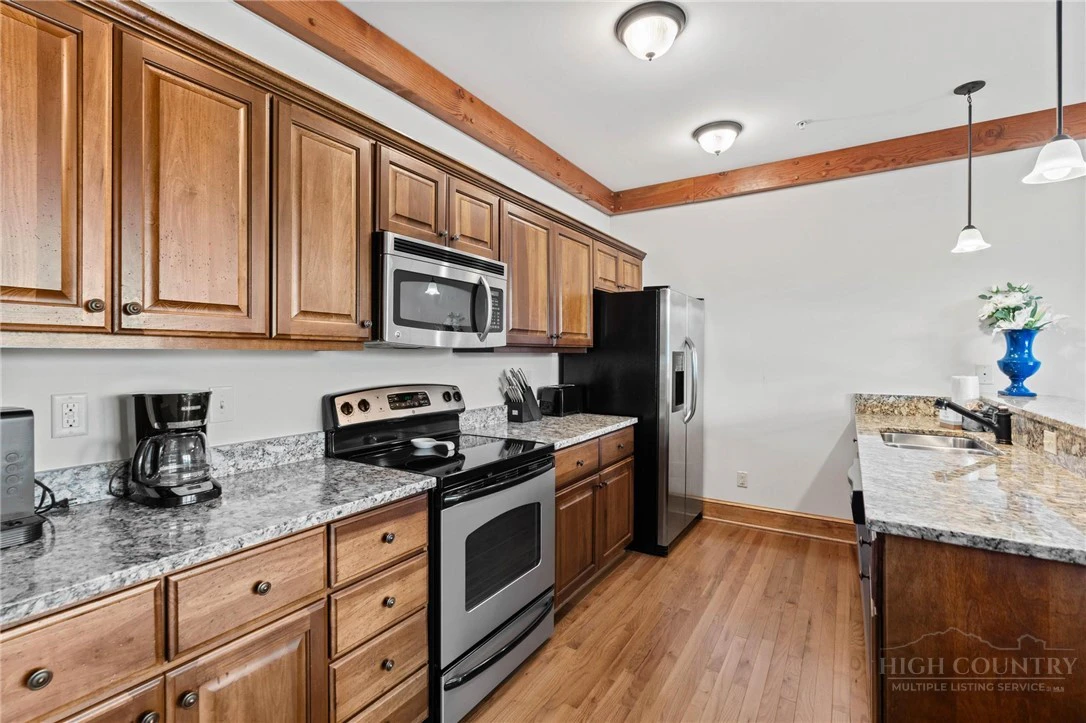 Image number 8 for the current listing