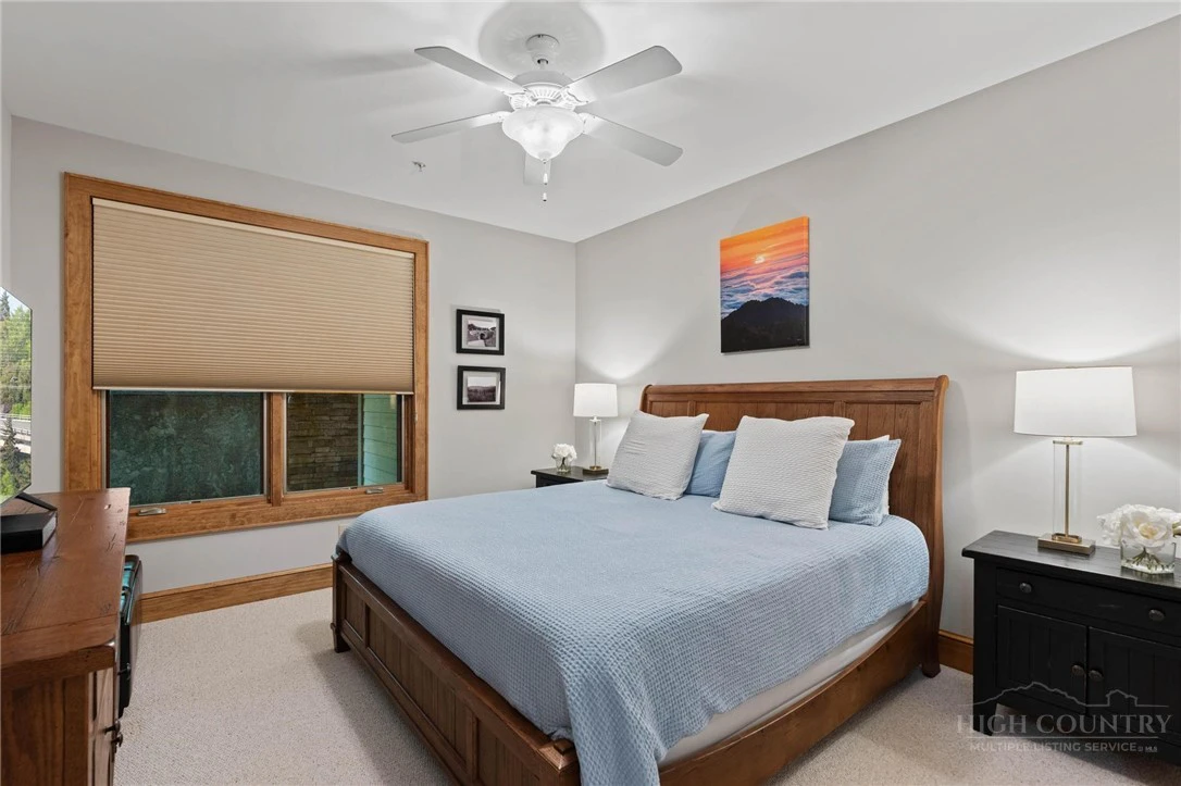 Image number 21 for the current listing